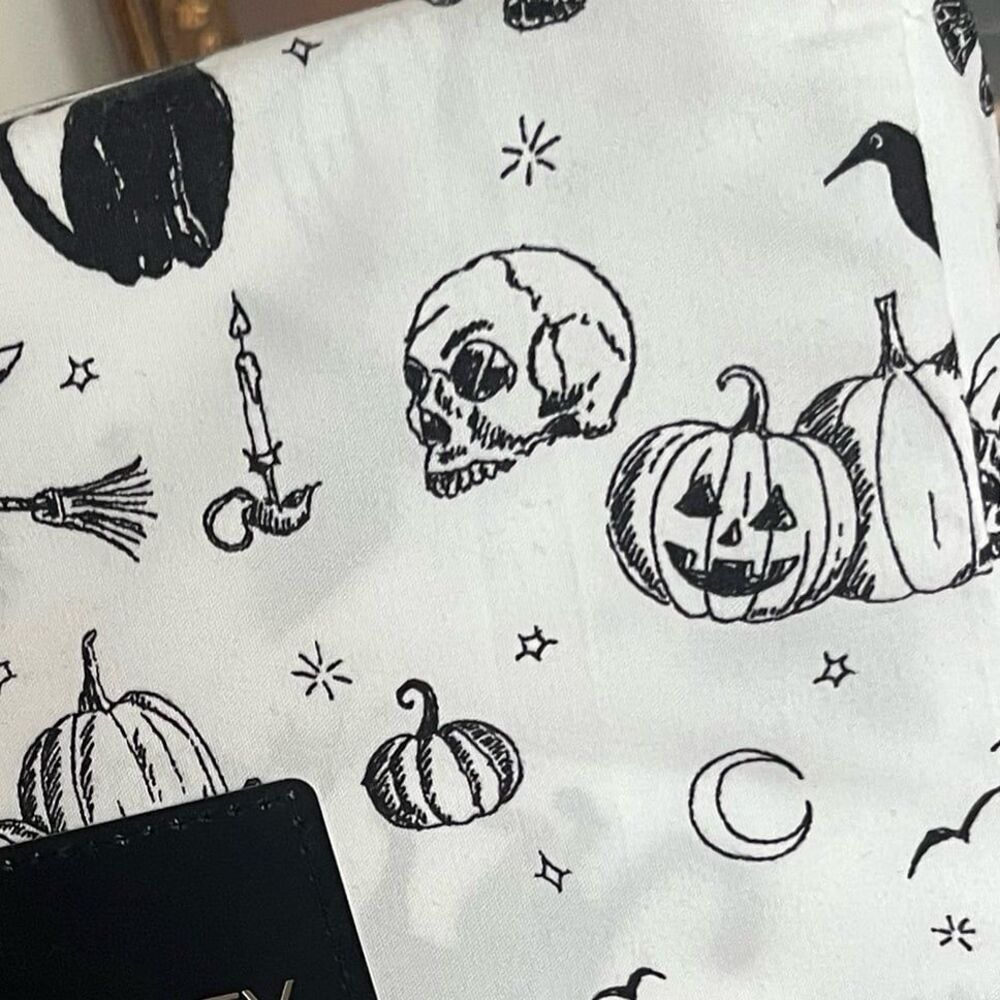 Cynthia Rowley Halloween Black Cat Pumpkin Moon Skull Bat Sheet Set (Queen) - Picture 2 of 3